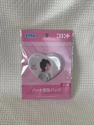 MOKA ILLIT 하트형 캔뱃지 모카