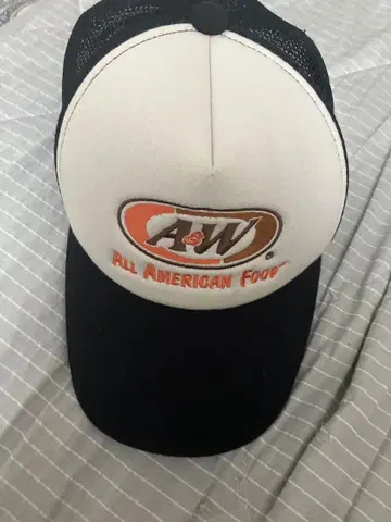 A&W 로고 트래커 캡