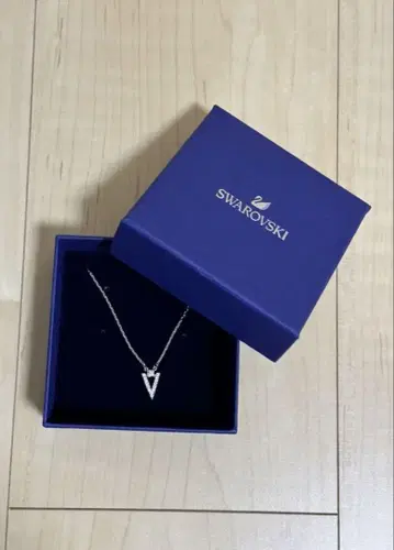Swarovski V자형 크리스탈 목걸이