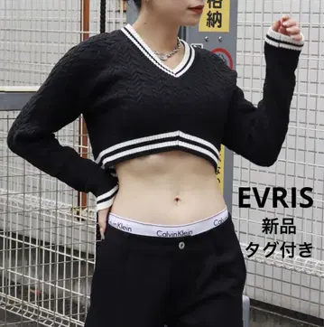 [ 새상품 택 포함 ] EVRIS 숏 케이블 니트탑 블랙 완판템