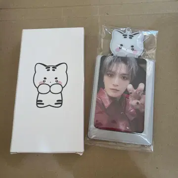 재중 Beauty in Chaos 포토카드 홀더 트레이딩 카드 포함