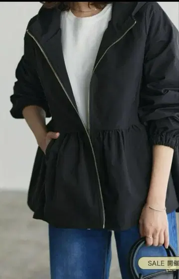 후드 부착 블랙 자켓