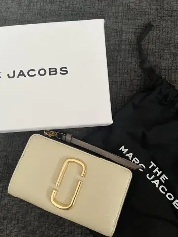미사용 새상품 MARC JACOBS 접이식 지갑 가격 인하 가능