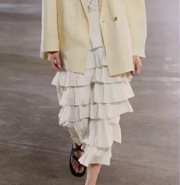 ZARA ZW COLLECTION 프릴 미디 스커트