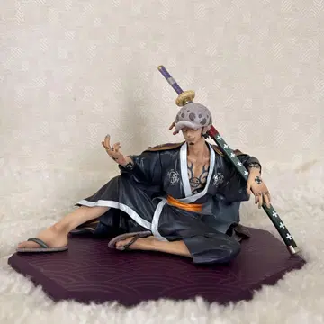 원피스 트라팔가 로 pop 피규어 ONE PIECE