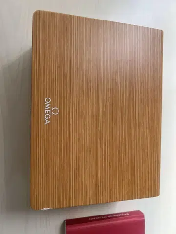 OMEGA 박스
