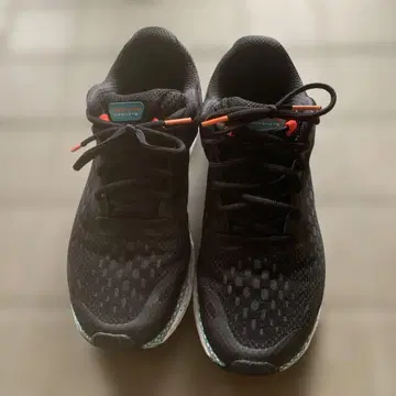 최종 가격 인하 컨디션 최상 Under Armour 러닝화