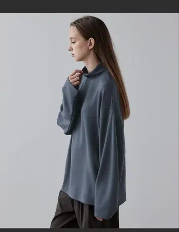 (CLEL) TR Punch Loose High Neck Cut Sew
