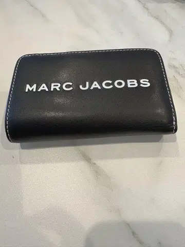 MARC JACOBS 블랙 접이식 지갑