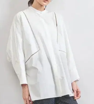 유나이티드 애로우즈 자수 콤비 돌먼 블라우스