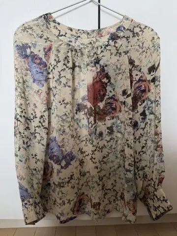 TOPSHOP 꽃무늬 백 오픈 쉬폰 블라우스 파티에도