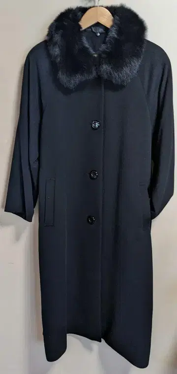 퍼 카라 부착 블랙 롱 코트