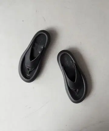 MIDORIKAWA RYO Spoiler 가죽 샌들