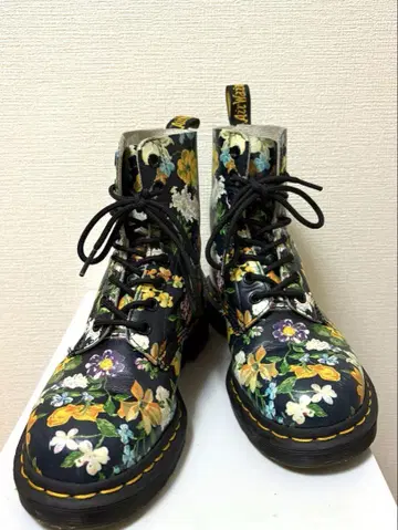 Dr. Martens 꽃무늬 부츠 4 UK