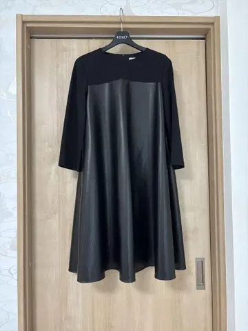 Foxey 블랙 인조 가죽 원피스 38