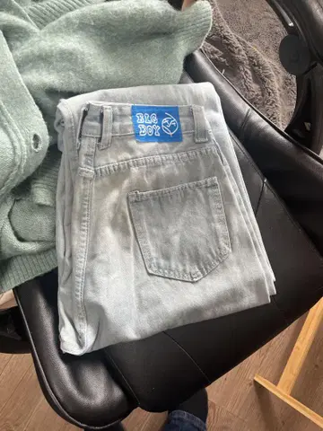 BIG BOY 닮은 라이트 그레이 스트레이트 데님