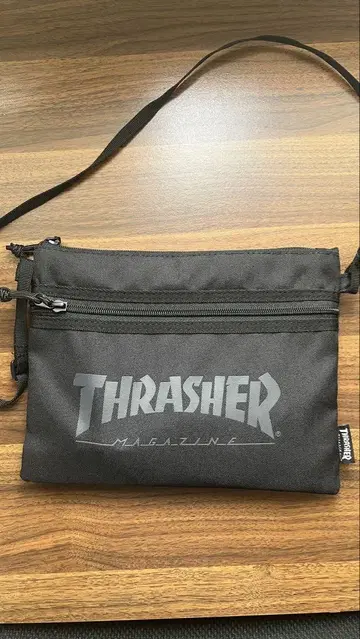 Thrasher 블랙 숄더백