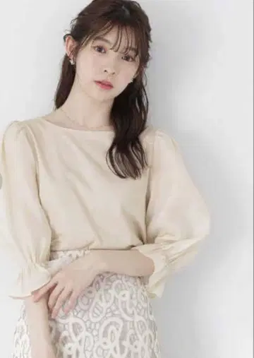 프로포션 바디 드레싱 시어 슬리브 컷 상의