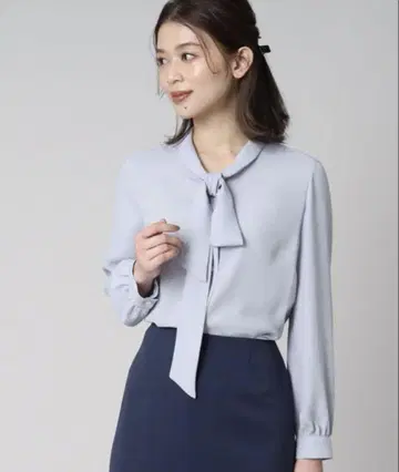 컨디션 최상 UNTITLED 깔끔한 보타이 블라우스 일본제 M
