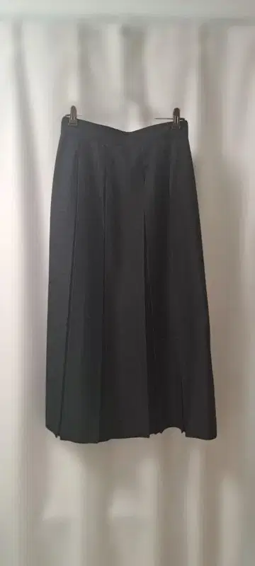 fig London 블랙 플리츠 롱 스커트