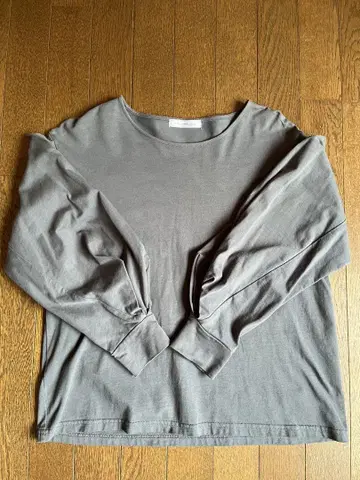 그레이 긴팔 티셔츠 크루넥