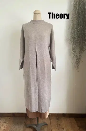 Theory 베이지 니트 원피스 슬릿 포함 사이즈 S