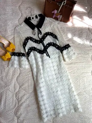 셀프 포트레이트 레이스 플라워 자수 원피스