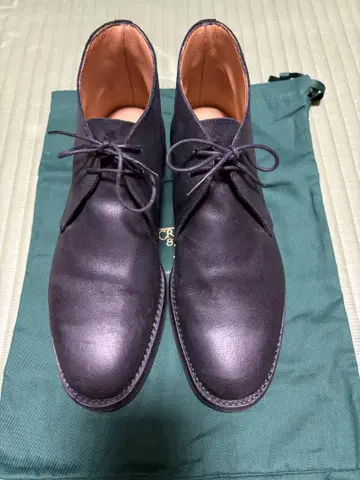 Crockett & Jones 블랙 처카 부츠