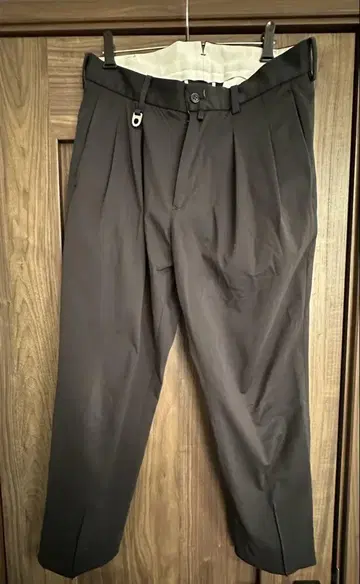 Milok 1TUCK TROUSERS