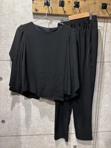 블랙 플레어 슬리브 셋업