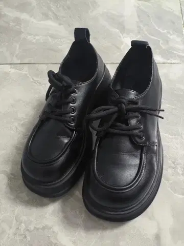 블랙 레이스업 슈즈
