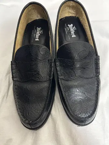 Kenford 페이즐리 무늬 엠보싱 가공 블랙 로퍼 28.5cm