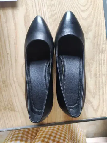 블랙 스틸레토 하이힐