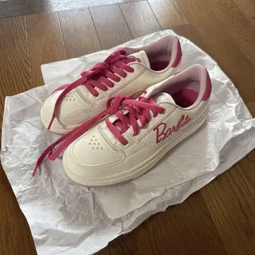 ZARA Barbie 화이트/핑크 스니커즈