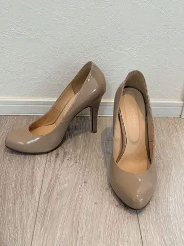 컨디션 최상 STUNNING LURE 펌프스 23.5 베이지 에나멜