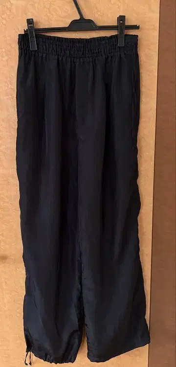 ticca 티카 블랙 새틴 팬츠