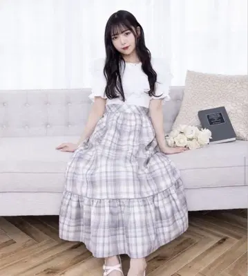 츠시로 미즈키 착용 evelyn 빅 칼라 도킹 원피스