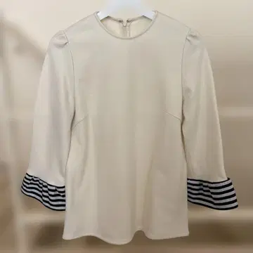 새상품급 BORDERS at BALCONY 블라우스 울 100% 크림