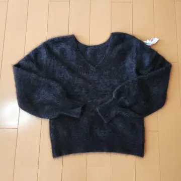 블랙 V넥 니트