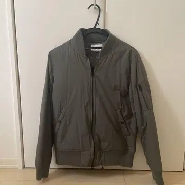 VIA 올리브 그린 MA-1 자켓