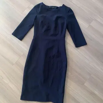 [ 미사용 새상품 ] ZARA 자라 타이트 원피스 소매 있음 무난