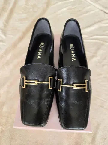 새상품급 DIANA 블랙 플랫슈즈 23.5cm
