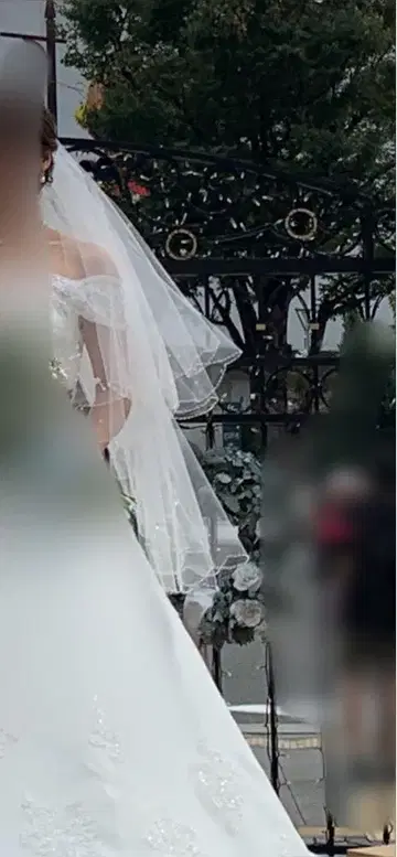 화이트 레이스 장식 미디엄 베일