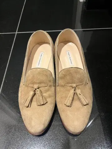 베이지 스웨이드 태슬 로퍼