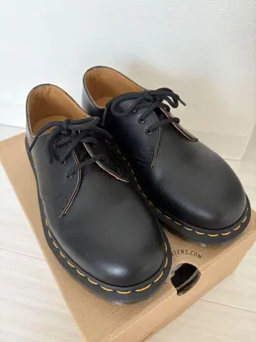 [ 가격 인하 ] 닥터마틴 3홀 가죽 신발