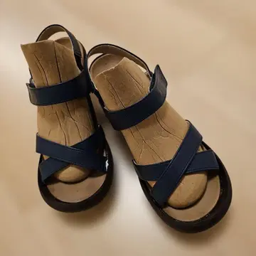 리게타 네이비 스트랩 샌들 중간 힐