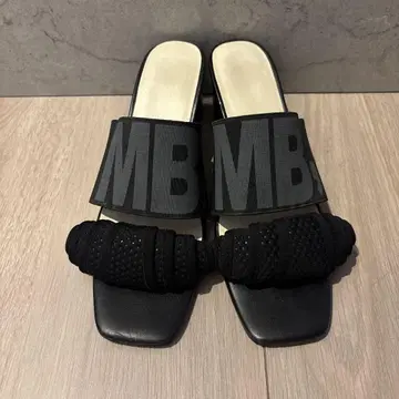 블랙 스트랩 샌들