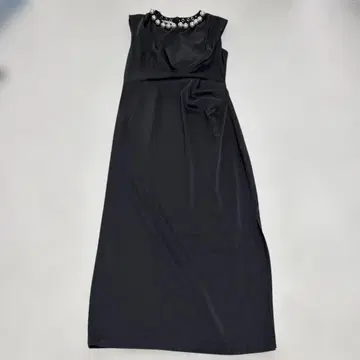 블랙 슬리브리스 무릎 기장 원피스