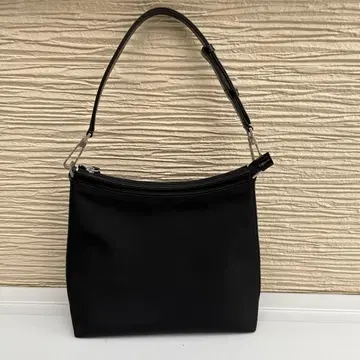 블랙 나일론 숄더백