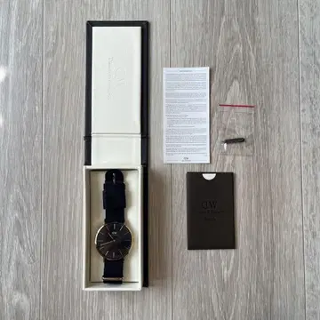 Daniel Wellington 블랙/골드 시계 캐주얼